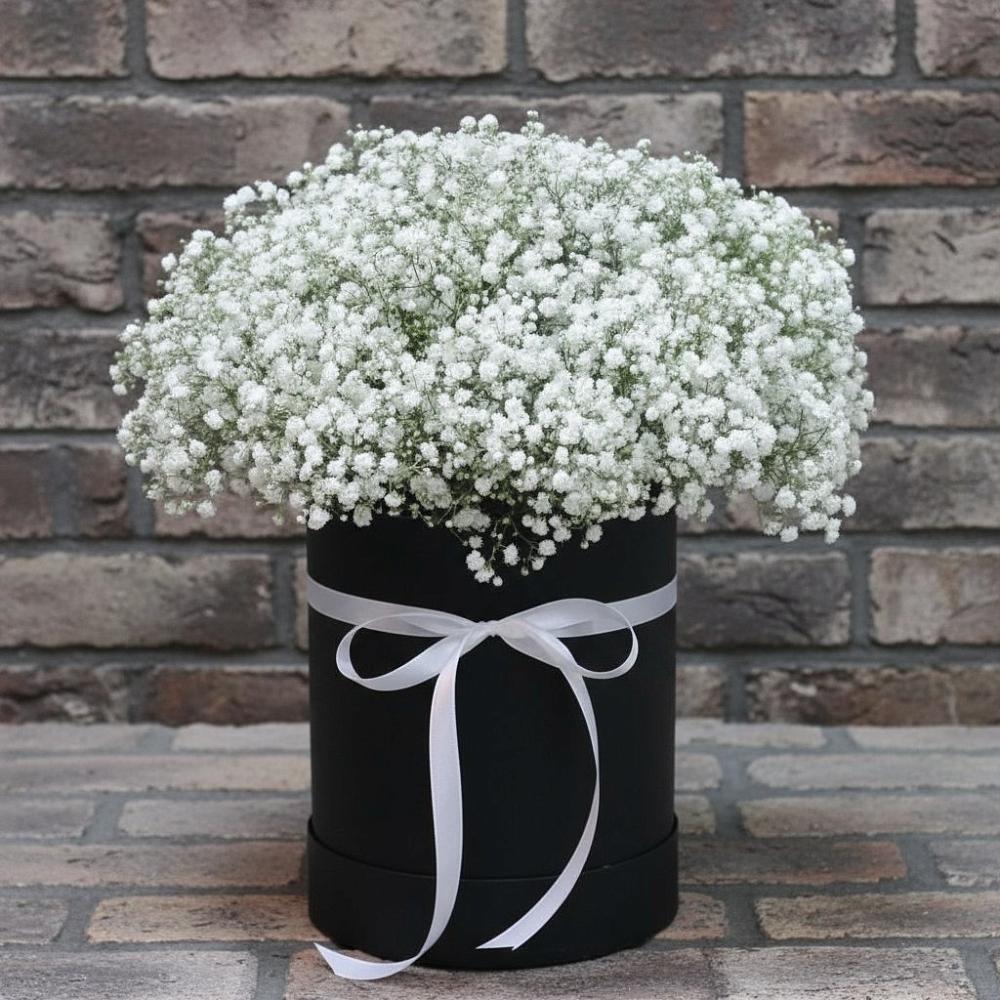 Цветочная композиция из Гипсофила в шляпной коробке в Краснослободске Республики Мордовия