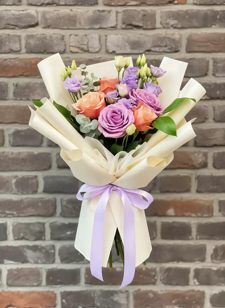 Букет цветов из: Лизиантусы и Розы в Краснослободске Республики Мордовия