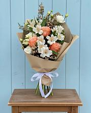 Букет цветов из:  Альстромерии, Лизиантусы, Розы и Хризантемы в Краснослободске Республики Мордовия