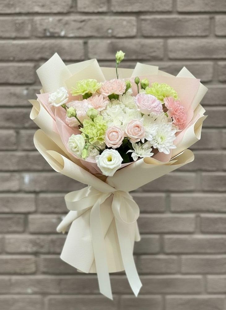 Букет цветов из: Гвоздики, Розы, Лизиантусы и Хризантемы в Краснослободске Республики Мордовия