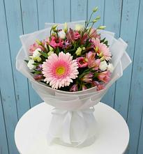 Букет цветов из:  Герберы, Альстромерии и Лизиантусы в Краснослободске Республики Мордовия