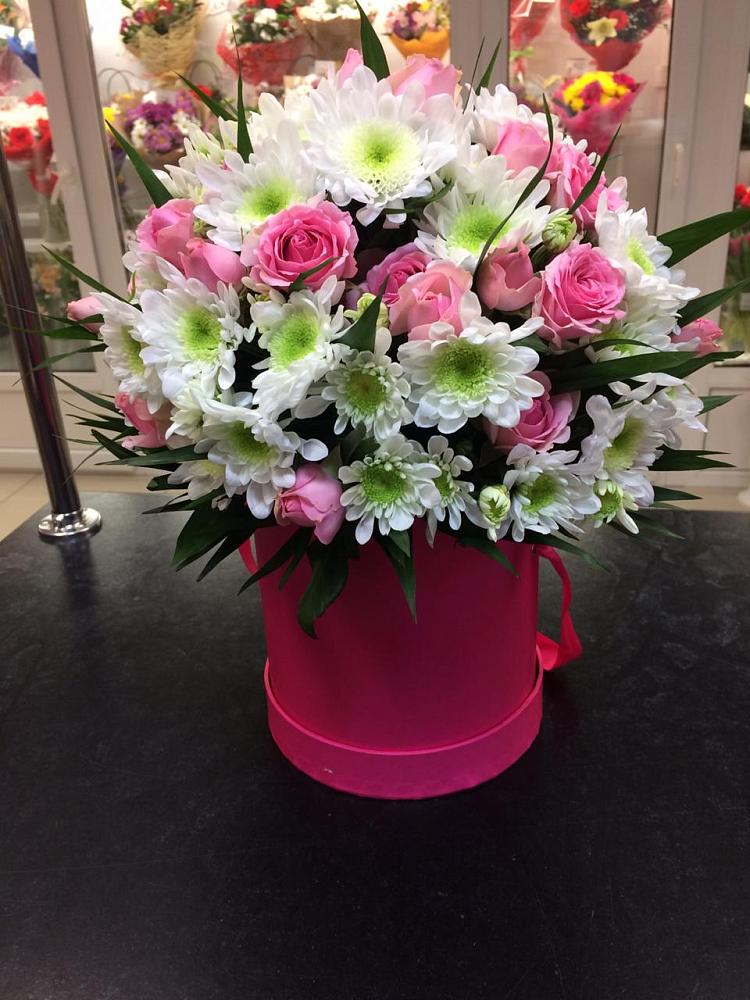 Цветочная композиция из Розы и Хризантемы в шляпной коробке в Краснослободске Республики Мордовия