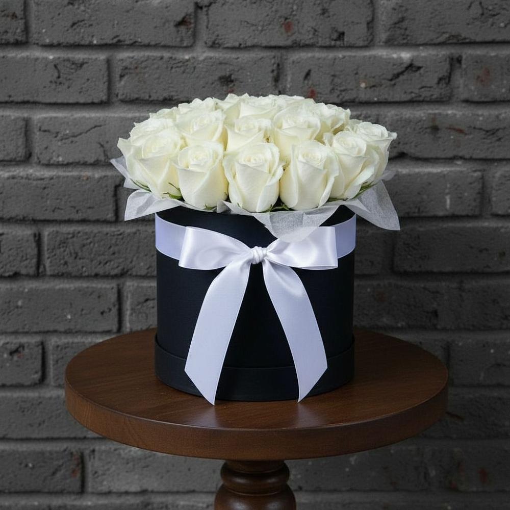 Цветочная композиция из Розы в шляпной коробке в Краснослободске Республики Мордовия