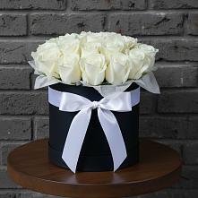 Цветочная композиция из Розы в шляпной коробке в Краснослободске Республики Мордовия